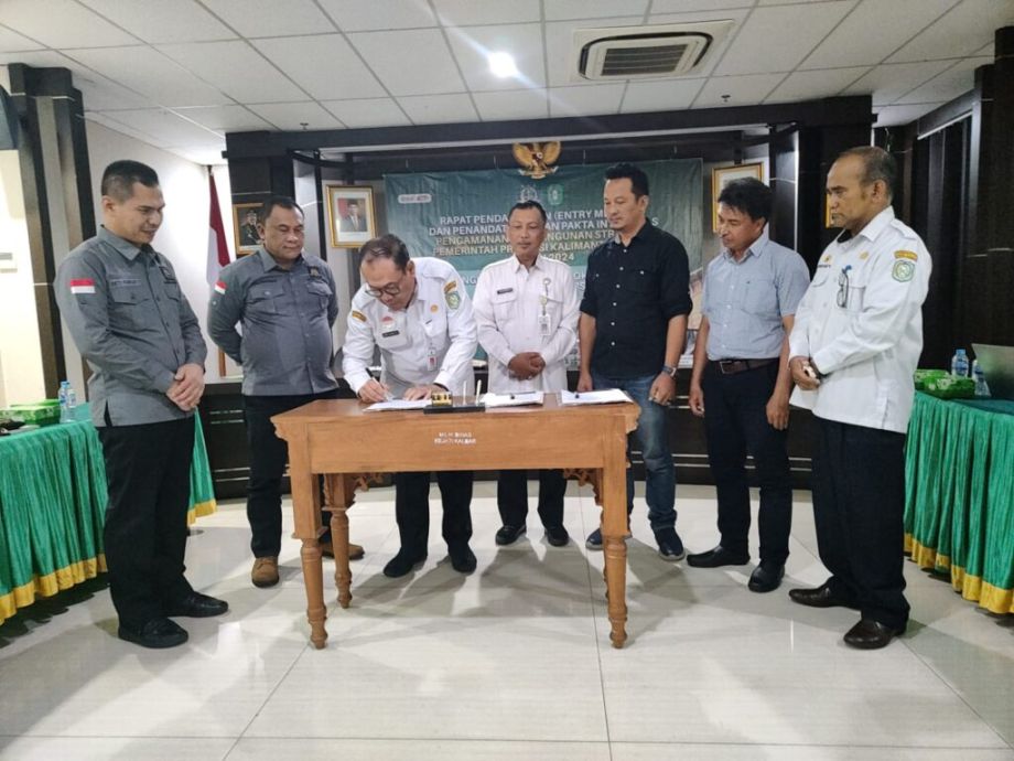 Entry Meeting dan Penandatanganan Pakta Integeritas Pelaksanaan Proyek Strategis Daerah (PSD) Pembangunan Gedung Kedokteran Nuklir RSUD dr. Soedarso di Kejaksaan Tinggi Kalbar. Rabu, 25 September 2024.
