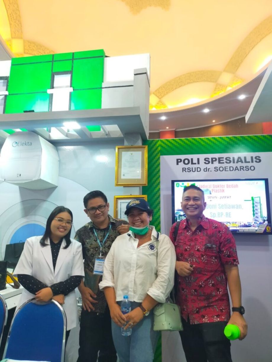 Pemeriksaan Gratis oleh Dokter Spesialis dan Pemberian Doorprize Menarik pada Stand RSUD dr. Soedarso di PCC. Jumat, 22 November 2024.