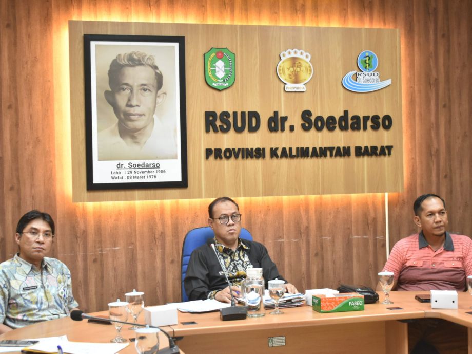 Presentasi Hasil Survei Kepuasan Masyarakat Triwulan 2 dari Fakultas Ilmu Kesehatan UMP dan Monitoring Evaluasi Hasil di RSUD dr. Soedarso. Jumat, 27 September 2024.