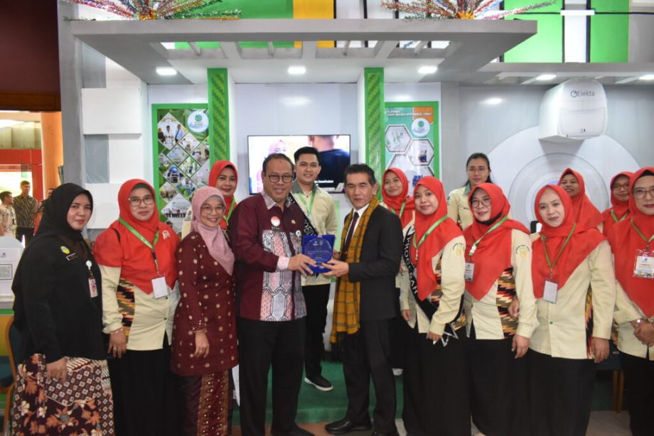 Partisipasi RSUD dr. Soedarso pada Pontianak Expo 2024 dalam Rangka HUT Kota Pontianak ke 253 di Pontianak Convention Center Hari Pertama. Kamis, 24 Oktober 2024.
