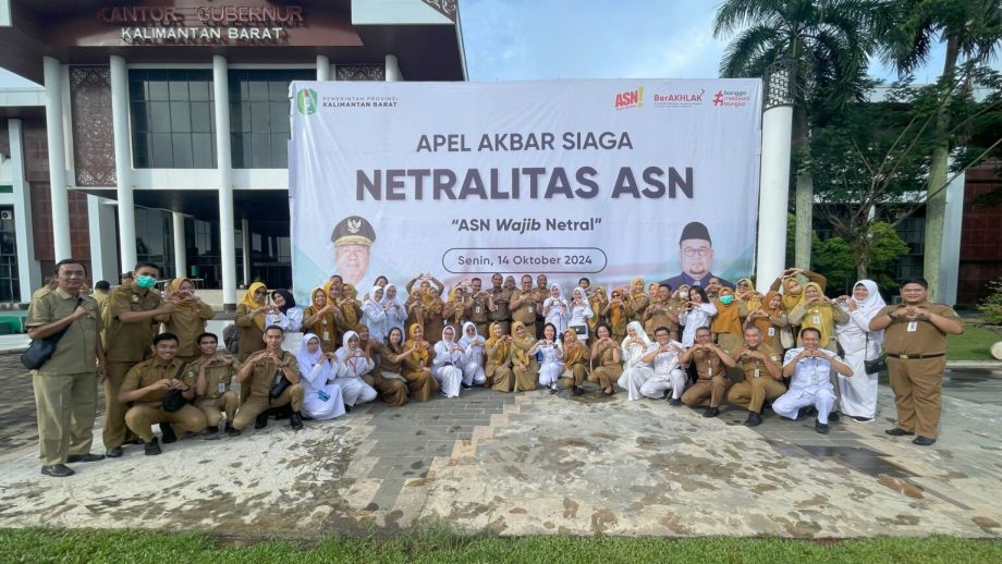 Partisipasi RSUD dr. Soedarso pada Apel Akbar Siaga Netralitas ASN di Halaman Kantor Gubernur Kalimantan Barat. Senin, 14 Oktober 2024.